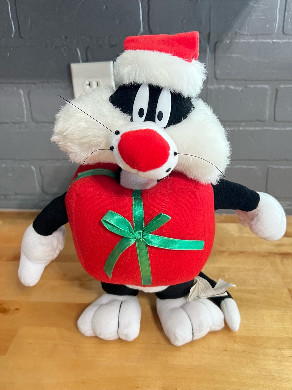 Vintage 90’s Looney Tunes 16” Sylvester the Cat Christmas Present Plush